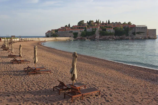 Playa cerca de la isla de Sveti Stefan —  Fotos de Stock