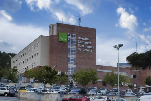 칼렐라 의 중심에있는 도시 병원. 시티 온 더 코스타 브라바 — 스톡 사진