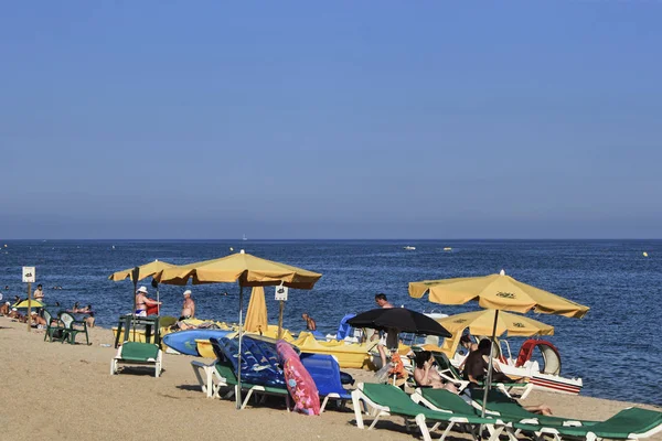 On the beach of Calella. City on the Costa Brava - a popular hol — Stock Photo, Image