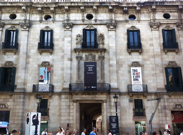 Galeria sztuki na alei Las Ramblas w Barcelonie — Zdjęcie stockowe