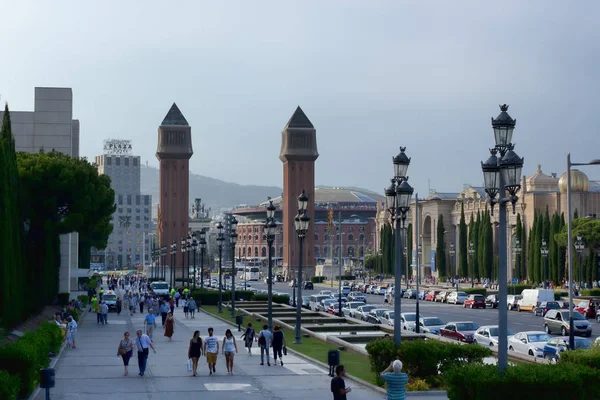 På gatan av drottning Maria Cristina i Barcelona — Stockfoto