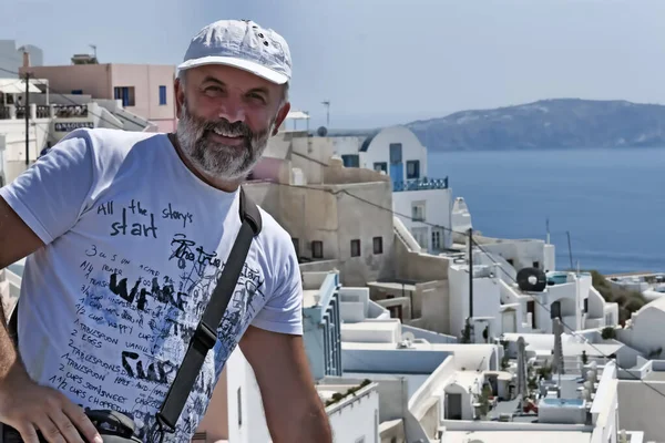 Hombre Edad Madura Una Gorra Béisbol Con Barba Isla Santorini — Foto de Stock