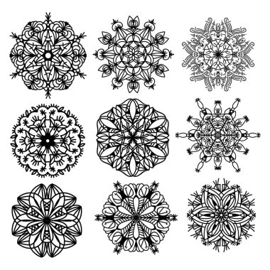 Siyah beyaz arka plan üzerinde izole koleksiyonu süsler