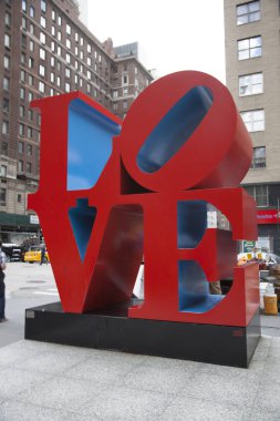 Robert Indiana 'nın New York' taki Aşk Heykelleri