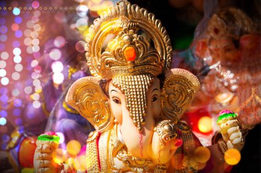 Ganesh Chaturthi 'nin Hindistan festivali için Ganpati idolü.