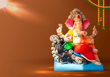 Ganesh Chaturthi 'nin Hindistan festivali için Ganpati idolü.