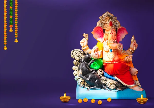 Lord Ganpati idolo per Happy Ganesh Chaturthi festival dell'India — Foto Stock