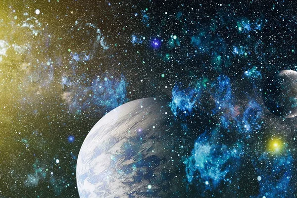 Uzaydaki gezegenler, yıldızlar ve galaksiler uzay keşiflerinin güzelliğini gösteriyor. NASA tarafından döşenmiş elementler