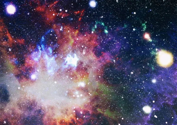 Uzaydaki gezegenler, yıldızlar ve galaksiler uzay keşiflerinin güzelliğini gösteriyor. NASA tarafından döşenmiş elementler