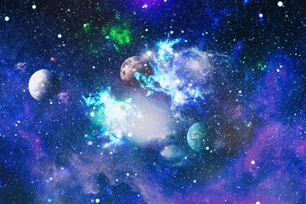 Uzaydaki gezegenler, yıldızlar ve galaksiler uzay keşiflerinin güzelliğini gösteriyor. NASA tarafından döşenmiş elementler