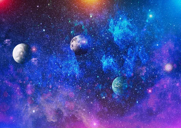 Uzaydaki gezegenler, yıldızlar ve galaksiler uzay keşiflerinin güzelliğini gösteriyor. NASA tarafından döşenmiş elementler