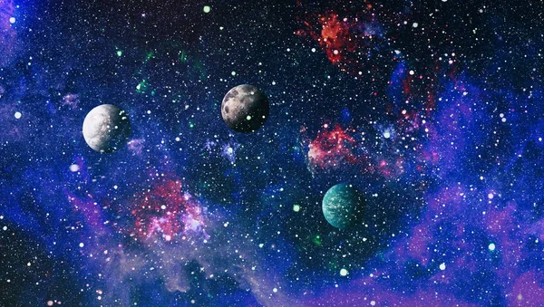 Uzaydaki gezegenler, yıldızlar ve galaksiler uzay keşiflerinin güzelliğini gösteriyor. NASA tarafından döşenmiş elementler