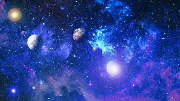 Uzaydaki gezegenler, yıldızlar ve galaksiler uzay keşiflerinin güzelliğini gösteriyor. NASA tarafından döşenmiş elementler