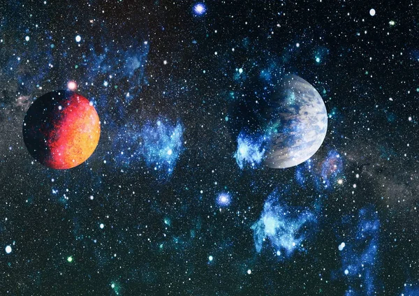 Derin uzay sanatı. Galaksiler, bulutsular ve evrendeki yıldızlar. Bu görüntünün elementleri NASA tarafından desteklenmektedir