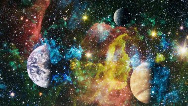 Uzayda ateşli bir patlama. Evrenin soyut çizimi. Bu görüntünün elementleri NASA tarafından desteklenmektedir