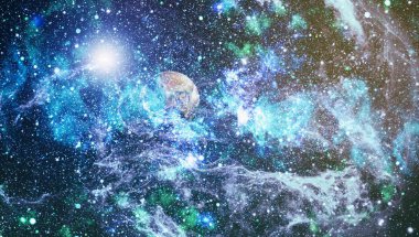 Tofane bergskedja på soliga Dimmig morgon. Visa från falzarego pass. Dolomiterna bergen, Italien, Europa