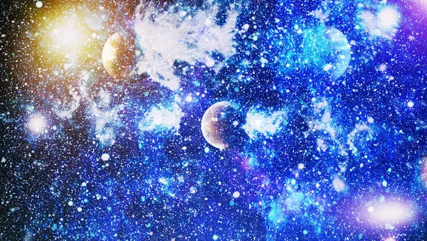 Nebula ve galaksiler uzayda. Bu görüntünün elementleri NASA tarafından desteklenmektedir.