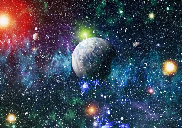 Nebula ve galaksiler uzayda. Bu görüntünün elementleri NASA tarafından desteklenmektedir.