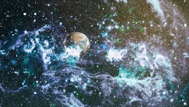 Tofane bergskedja på soliga Dimmig morgon. Visa från falzarego pass. Dolomiterna bergen, Italien, Europa