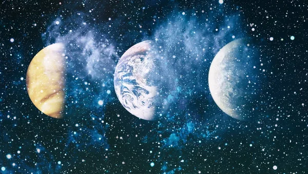 Tofane bergskedja på soliga Dimmig morgon. Visa från falzarego pass. Dolomiterna bergen, Italien, Europa