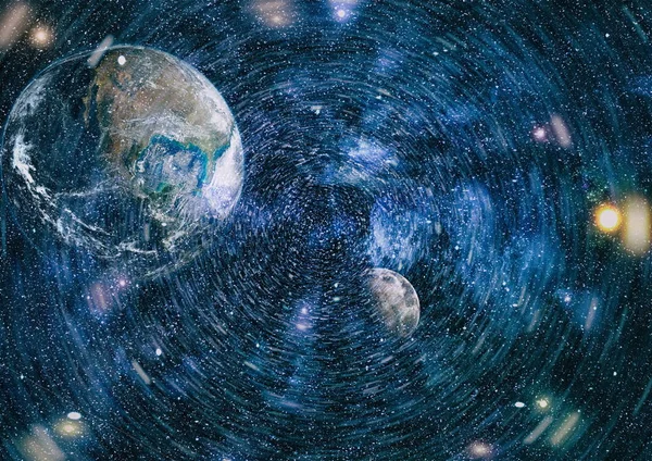 Dünya ve ay siyah bir zemin üzerine uzaydan. NASA tarafından döşenmiş öğeler dahil olmak üzere son derece ayrıntılı görüntü.