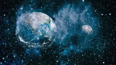 Dünya ve ay siyah bir zemin üzerine uzaydan. NASA tarafından döşenmiş öğeler dahil olmak üzere son derece ayrıntılı görüntü.