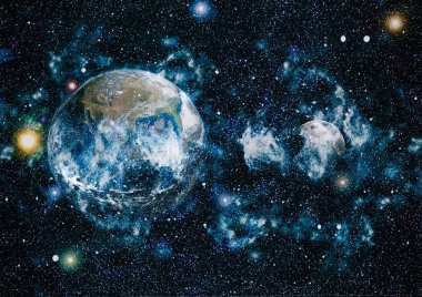 Dünya ve ay siyah bir zemin üzerine uzaydan. NASA tarafından döşenmiş öğeler dahil olmak üzere son derece ayrıntılı görüntü.