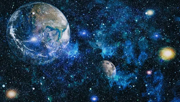 Dünya ve ay siyah bir zemin üzerine uzaydan. NASA tarafından döşenmiş öğeler dahil olmak üzere son derece ayrıntılı görüntü.