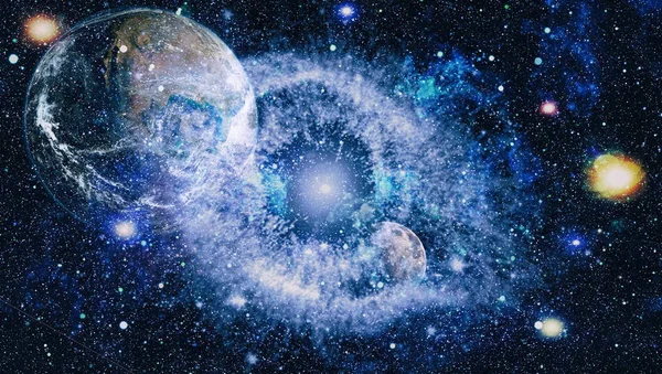 Dünya ve ay siyah bir zemin üzerine uzaydan. NASA tarafından döşenmiş öğeler dahil olmak üzere son derece ayrıntılı görüntü.