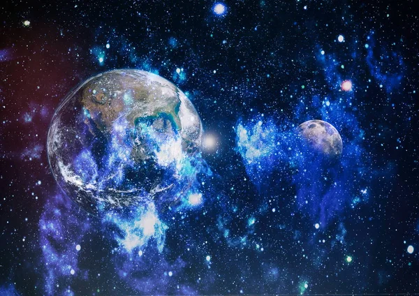 Dünya ve ay siyah bir zemin üzerine uzaydan. NASA tarafından döşenmiş öğeler dahil olmak üzere son derece ayrıntılı görüntü.