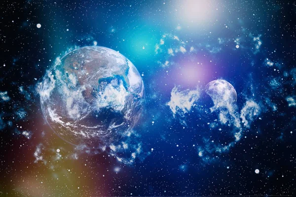 Dünya ve ay siyah bir zemin üzerine uzaydan. NASA tarafından döşenmiş öğeler dahil olmak üzere son derece ayrıntılı görüntü.