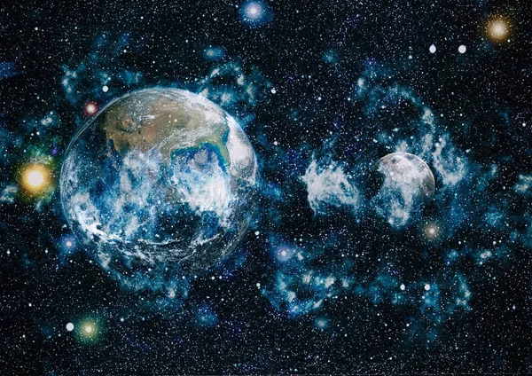 Dünya ve ay siyah bir zemin üzerine uzaydan. NASA tarafından döşenmiş öğeler dahil olmak üzere son derece ayrıntılı görüntü.