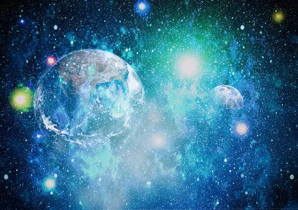 Dünya ve ay siyah bir zemin üzerine uzaydan. NASA tarafından döşenmiş öğeler dahil olmak üzere son derece ayrıntılı görüntü.