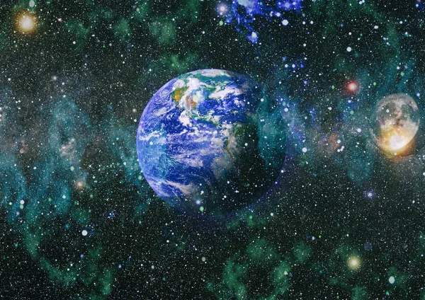 Dünya ve ay uzaydan görüntüleyin. NASA tarafından döşenmiş öğeler dahil olmak üzere son derece ayrıntılı görüntü.