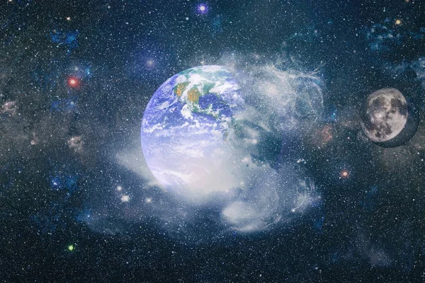 Dünya ve ay uzaydan görüntüleyin. NASA tarafından döşenmiş öğeler dahil olmak üzere son derece ayrıntılı görüntü.