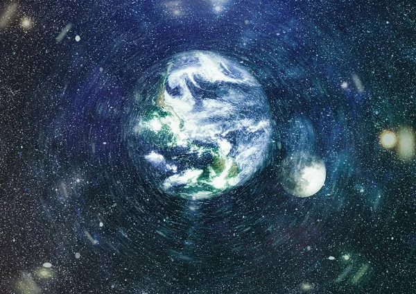 Dünya ve ay uzaydan görüntüleyin. NASA tarafından döşenmiş öğeler dahil olmak üzere son derece ayrıntılı görüntü.