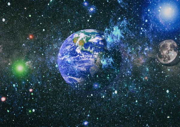 Dünya ve ay uzaydan görüntüleyin. NASA tarafından döşenmiş öğeler dahil olmak üzere son derece ayrıntılı görüntü.