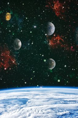 Uzay Dünya'dan bir manzara. Renkli derin uzay. Evren kavramı arka plan. Nasa tarafından döşenmiş bu görüntü unsurları