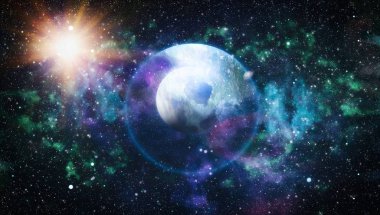 Gezegen ve galaksinin yıldızları serbest uzayda. Bu görüntünün elementleri NASA tarafından desteklenmektedir .