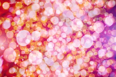 Doğal bokeh ve parlak altın ışıklarla şenlikli arka plan.