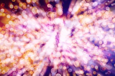 Doğal bokeh ve parlak altın ışıklarla şenlikli arka plan.