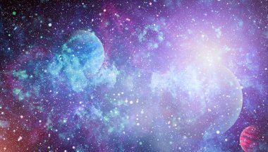 Gezegen ve galaksinin yıldızları serbest uzayda. Bu görüntünün elementleri NASA tarafından desteklenmektedir .