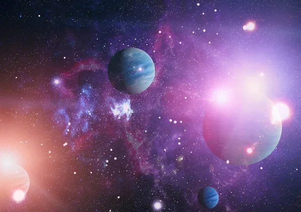 Gezegen ve galaksinin yıldızları serbest uzayda. Bu görüntünün elementleri NASA tarafından desteklenmektedir .