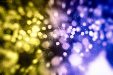 Soyut bulanık ve gümüş pırıltılı Parlatıcı ampuller ışık arka plan: bulanıklık Noel duvar kağıdı dekorasyon concept.holiday festival zemin: ışıltı daire kutlamaları ekran yaktı.