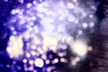 Doğal bokeh ve parlak altın ışıklarla renklendirici arka planı olan klasik Sihirli Arkaplan.