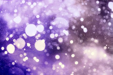 Doğal bokeh ve parlak altın ışıklarla renklendirici arka planı olan klasik Sihirli Arkaplan.