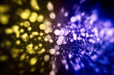 Soyut bulanık ve gümüş pırıltılı Parlatıcı ampuller ışık arka plan: bulanıklık Noel duvar kağıdı dekorasyon concept.holiday festival zemin: ışıltı daire kutlamaları ekran yaktı.