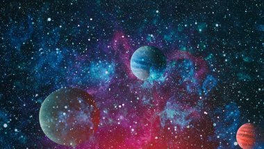 Nebula ve galaksiler uzayda. Bu görüntünün elementleri NASA tarafından desteklenmektedir.