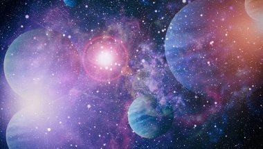 Nebula ve galaksiler uzayda. Bu görüntünün elementleri NASA tarafından desteklenmektedir.