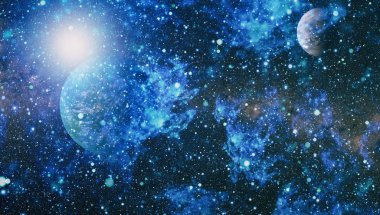 Gezegen ve galaksinin yıldızları serbest uzayda. Bu görüntünün elementleri NASA tarafından desteklenmektedir .